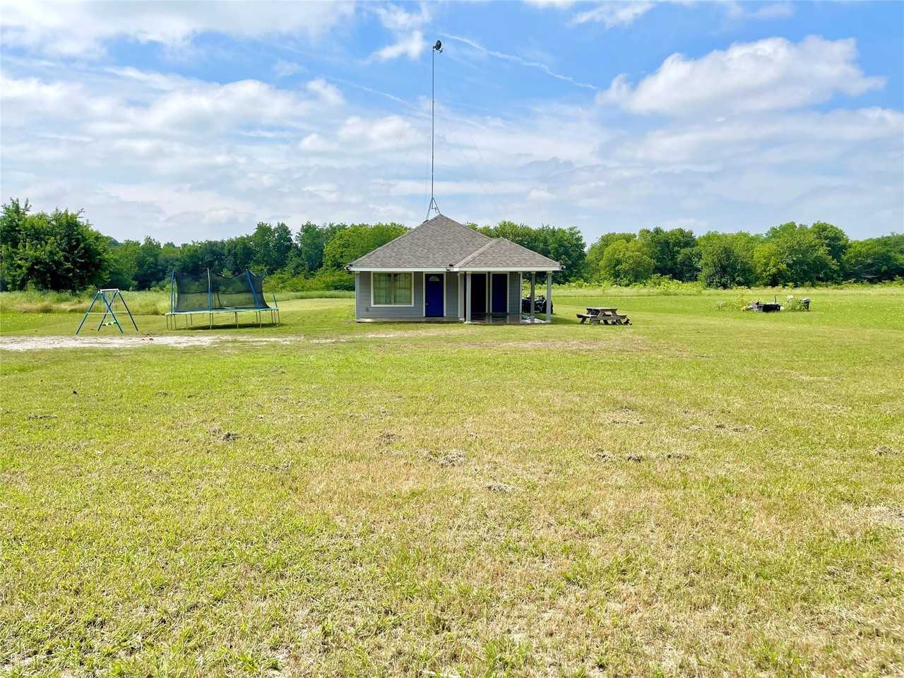 1581 County Road 1079 - Photo 6 of 36