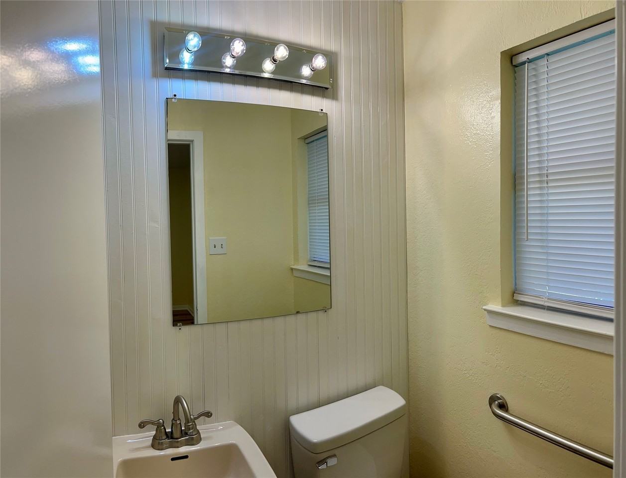 301 Walnut Ave - Photo 7 of 11