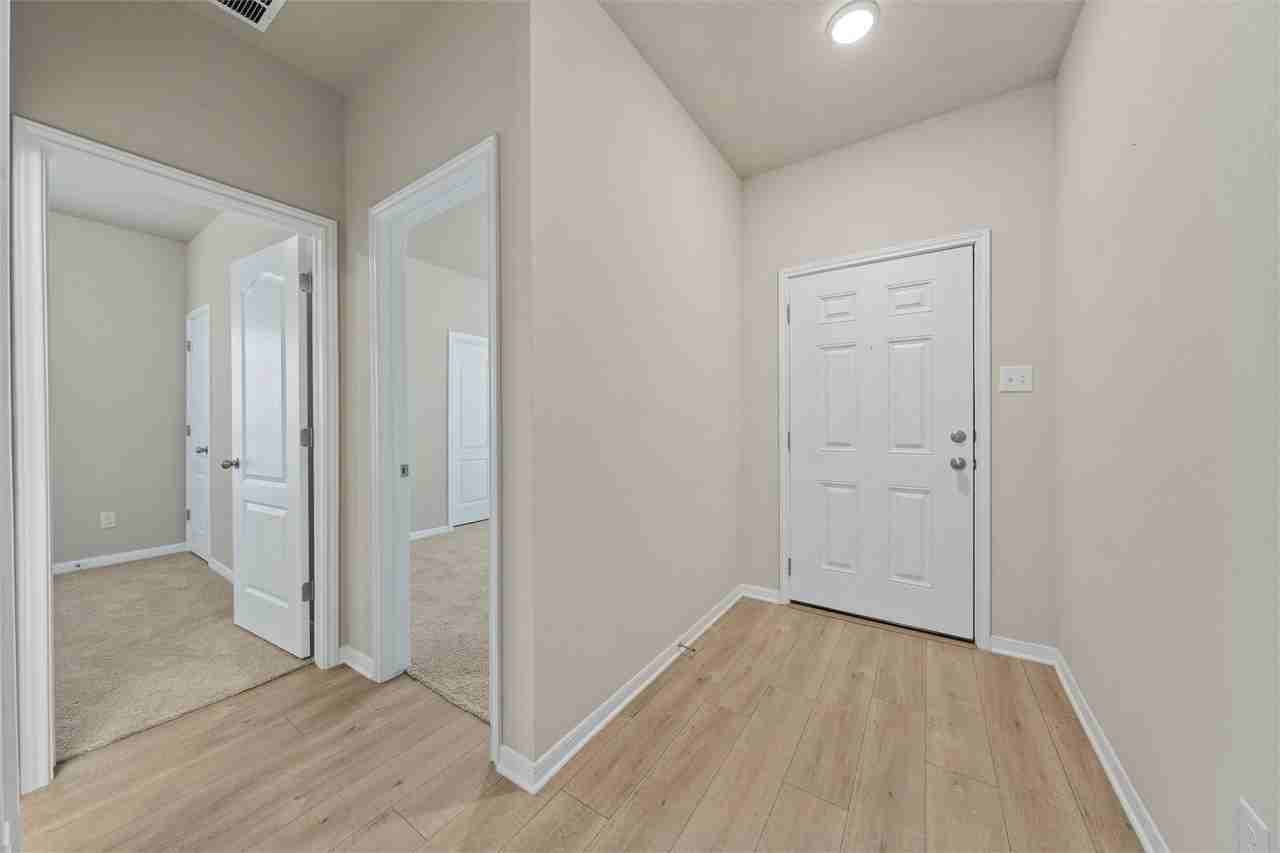 7445 Garden Glen Dr - Photo 4 of 25