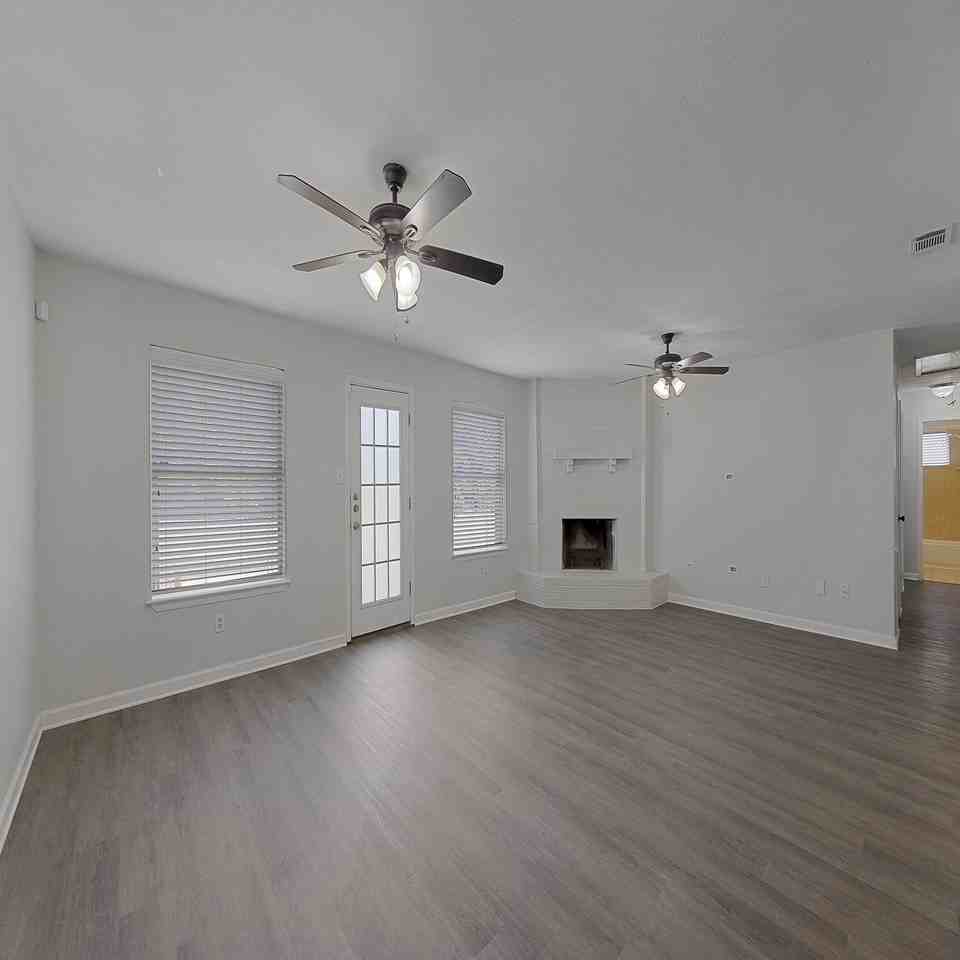 1633 Bette Dr - Photo 3 of 17