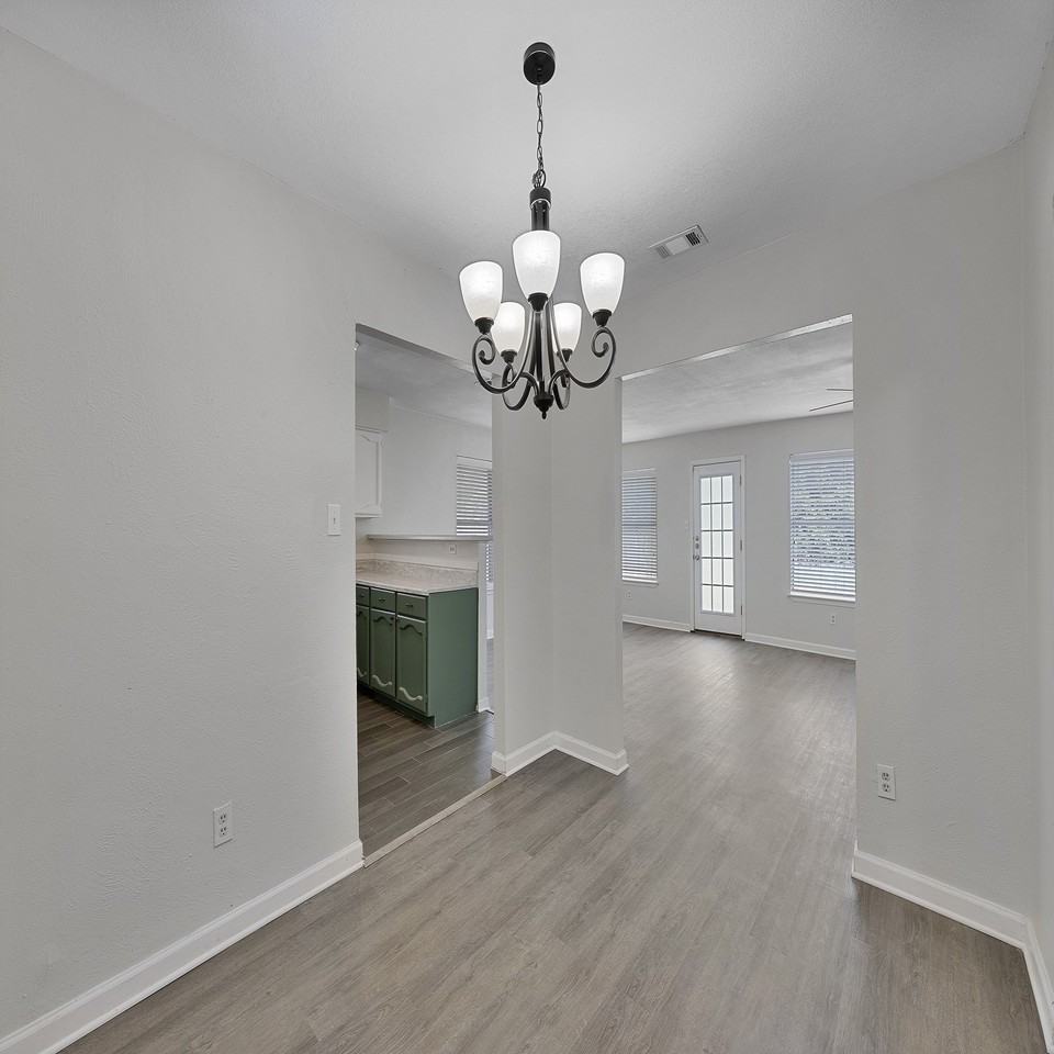 1633 Bette Dr - Photo 5 of 17