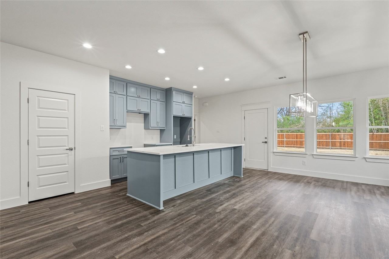 3335 Spring Ave - Photo 7 of 22