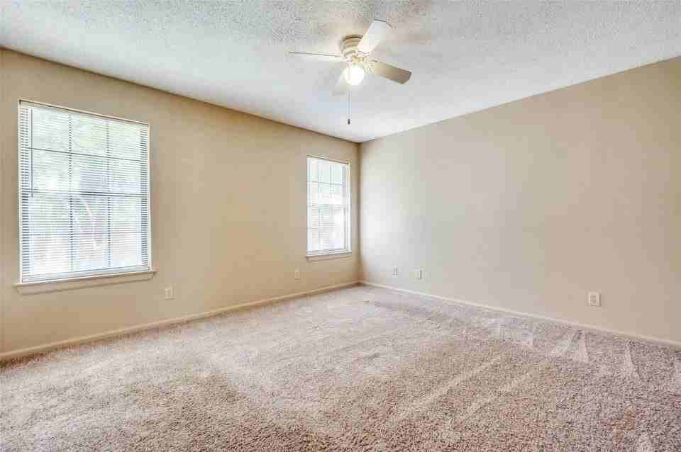 304 Mack Dr - Photo 4 of 19