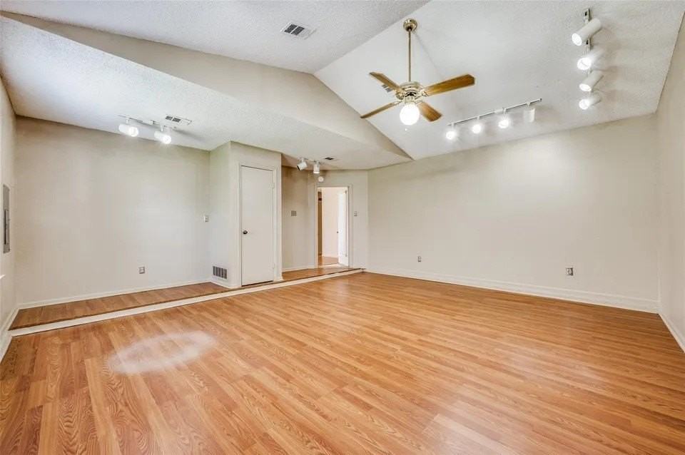 304 Mack Dr - Photo 7 of 19