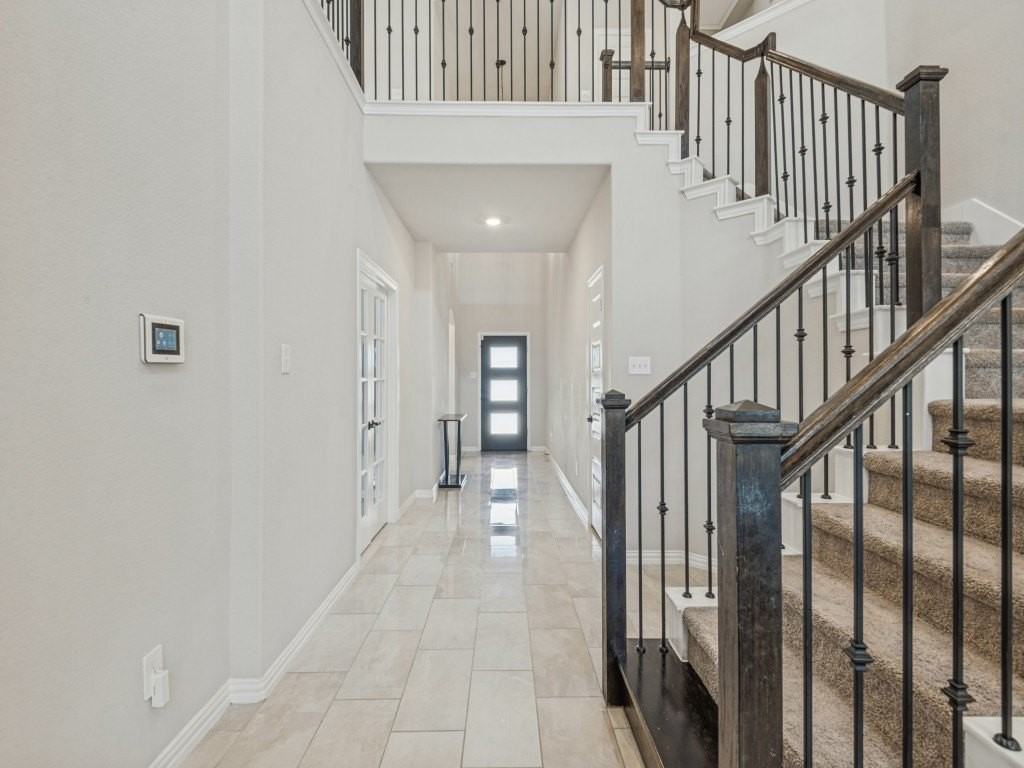 1267 Binfield Dr - Photo 2 of 28