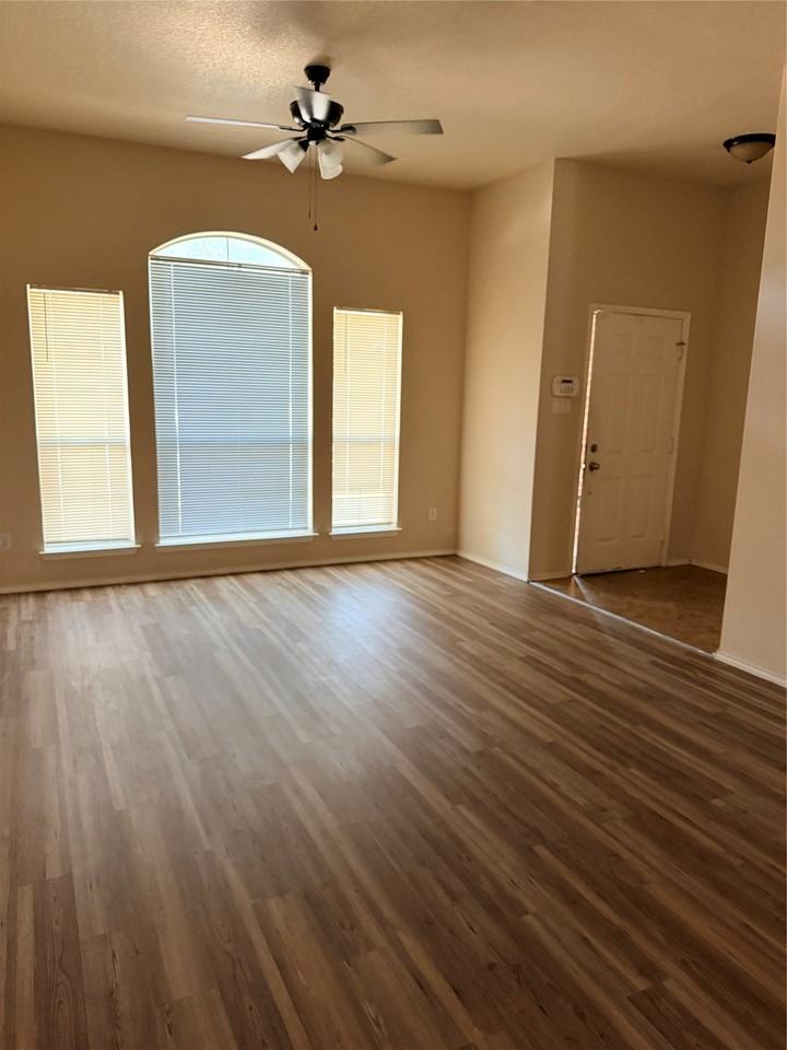 1149 Weaver St - Photo 3 of 21