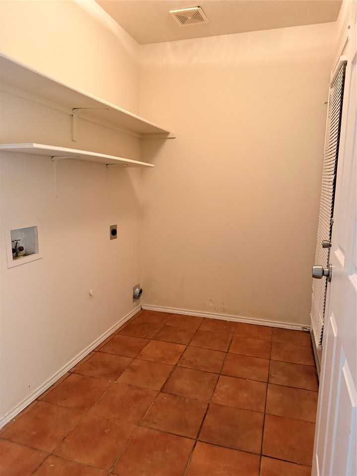 1149 Weaver St - Photo 4 of 21