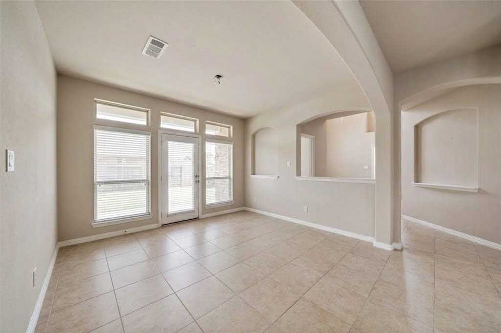 100 Liones Ln - Photo 4 of 25