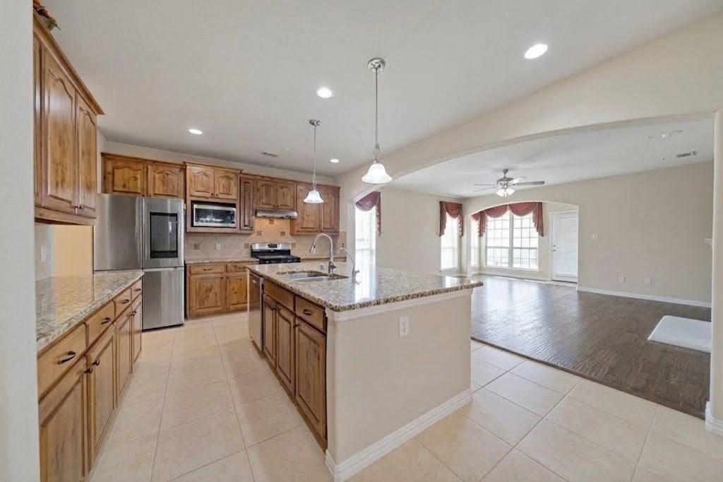 100 Liones Ln - Photo 6 of 25