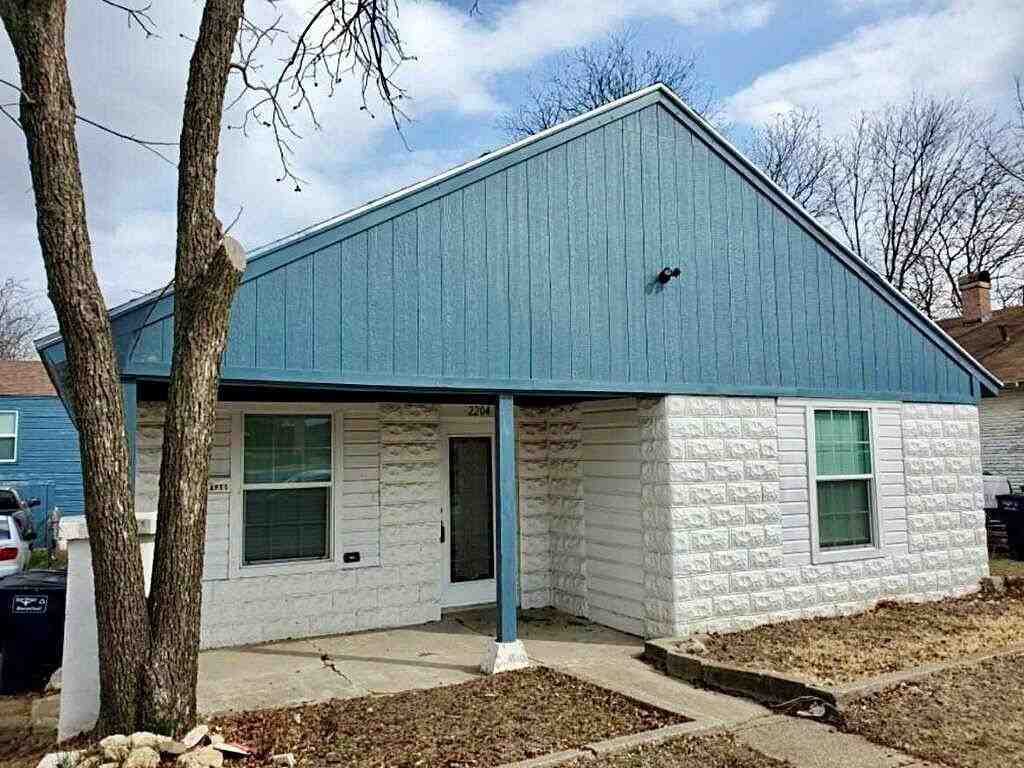 2204 Prairie Ave - Photo 3 of 20