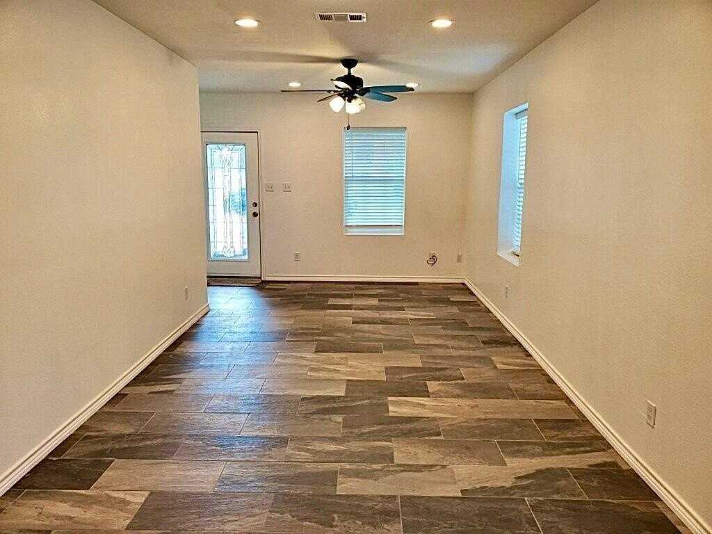 2204 Prairie Ave - Photo 7 of 20