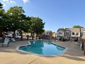 621 Carriagehouse Ln #4F - Photo 1 of 1
