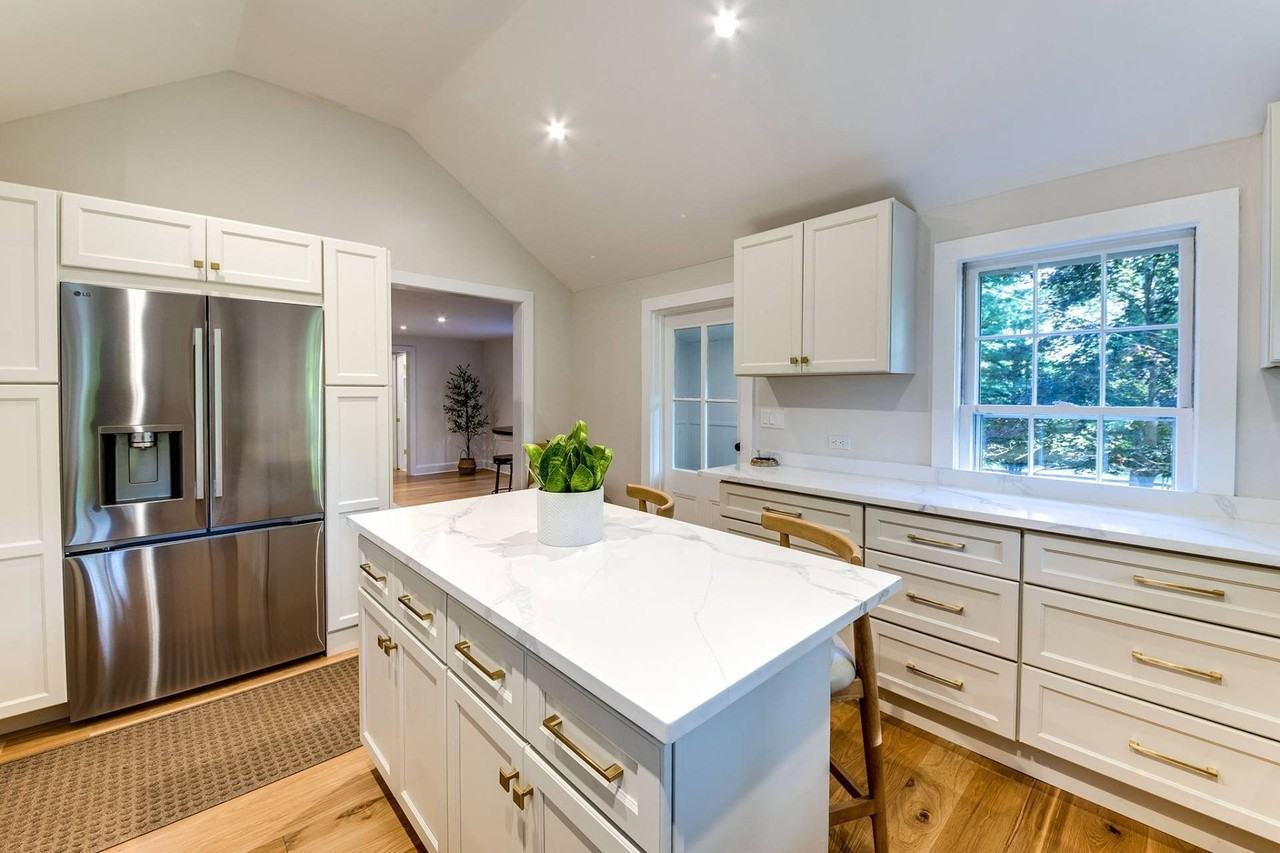 45 Floyd St - Photo 4 of 15