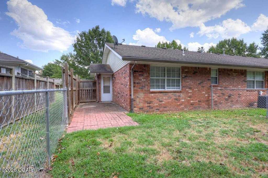 3310 Poplar Ct - Photo 2 of 13
