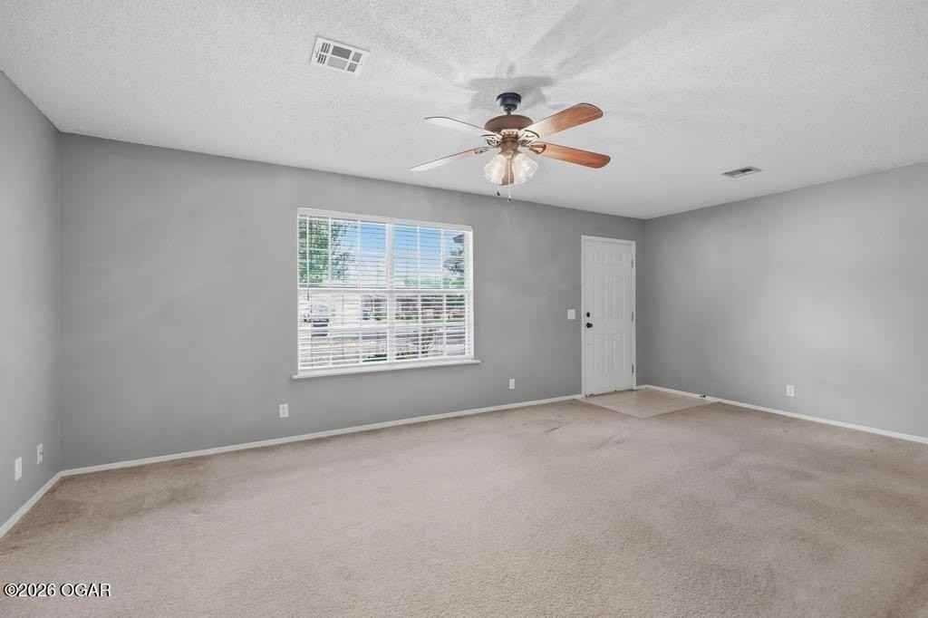3310 Poplar Ct - Photo 4 of 13