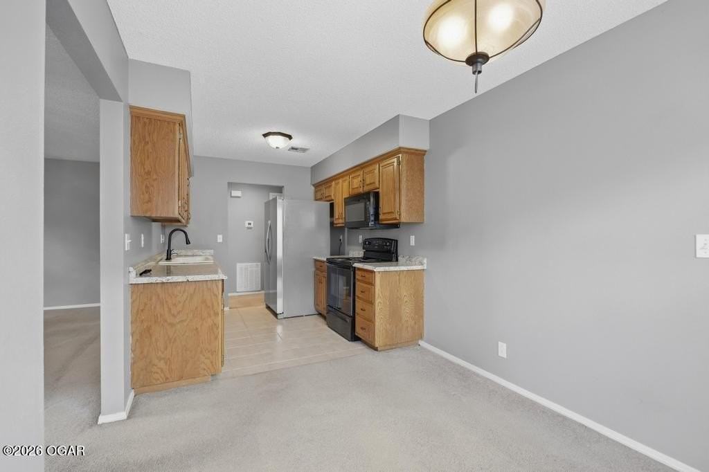 3310 Poplar Ct - Photo 6 of 13