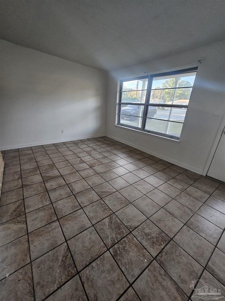 2221 Creighton Rd - Photo 2 of 12