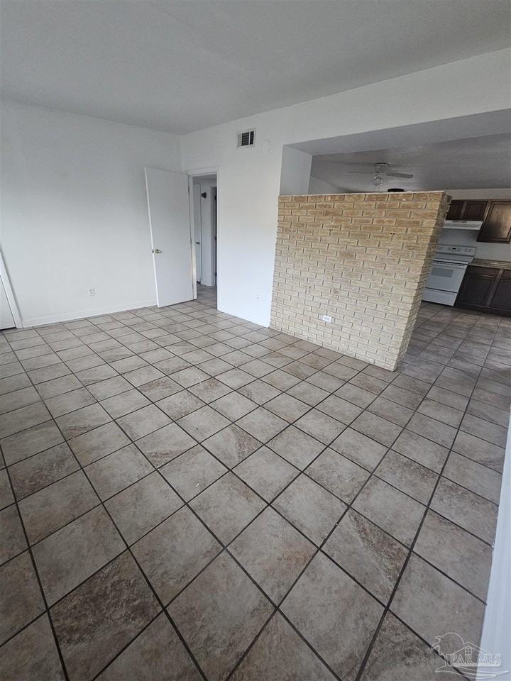 2221 Creighton Rd - Photo 3 of 12