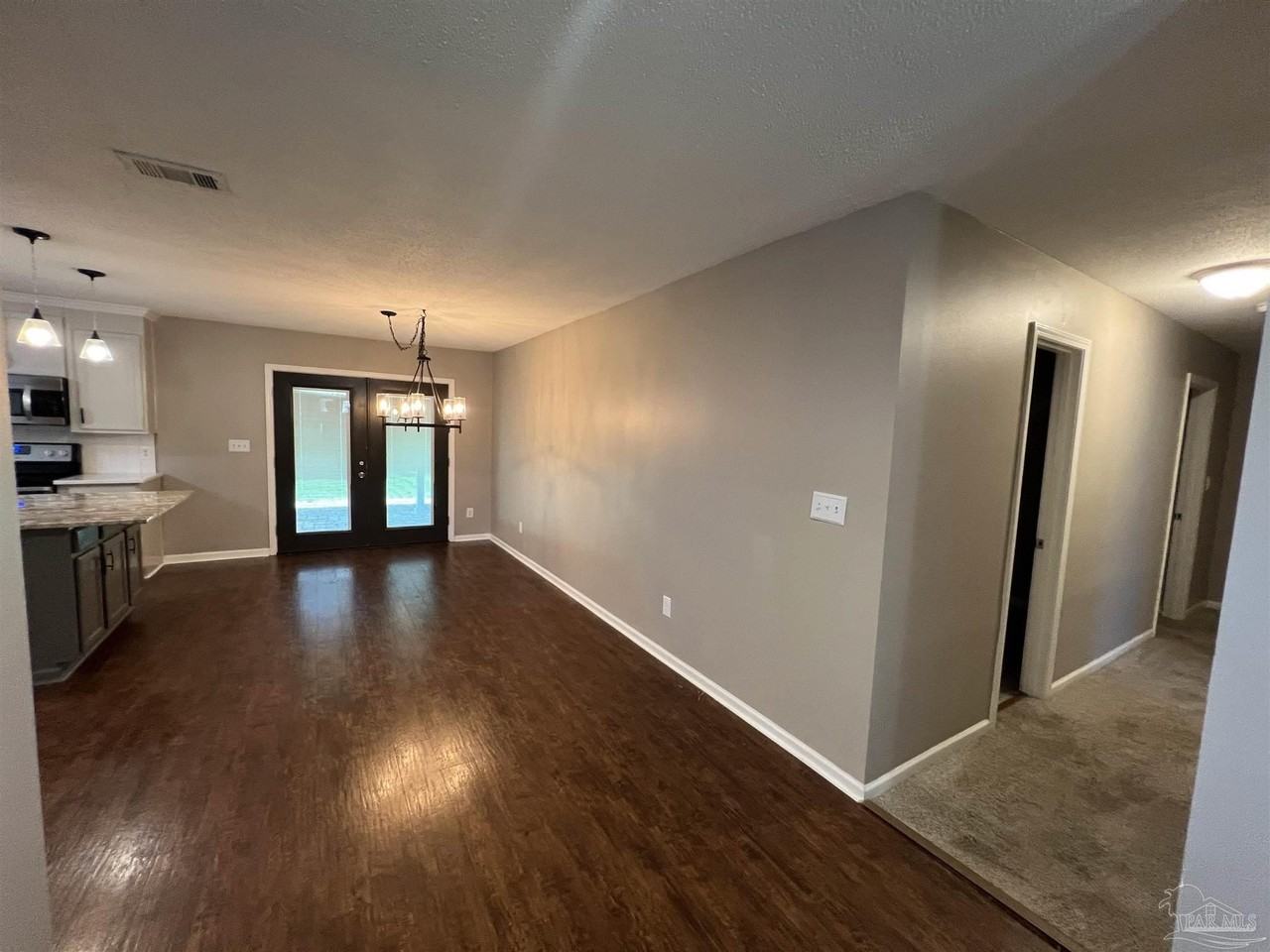 2135 Summit Blvd - Photo 7 of 48