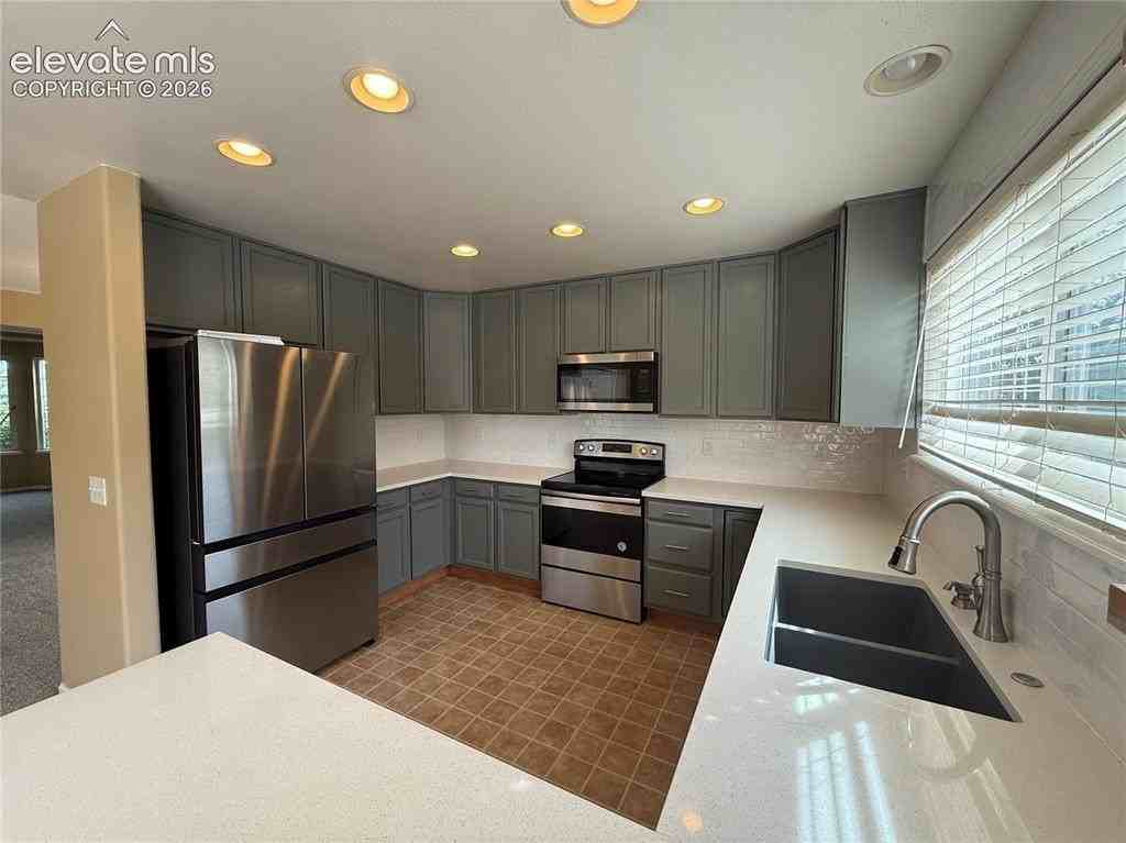4128 Ascendant Dr - Photo 5 of 26