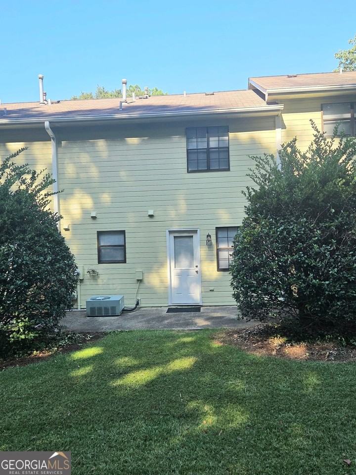 8492 Pineland Dr - Photo 3 of 14