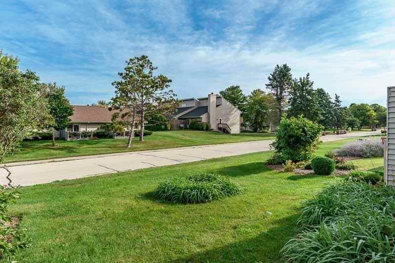 663 Amphitheater Dr - Photo 7 of 32