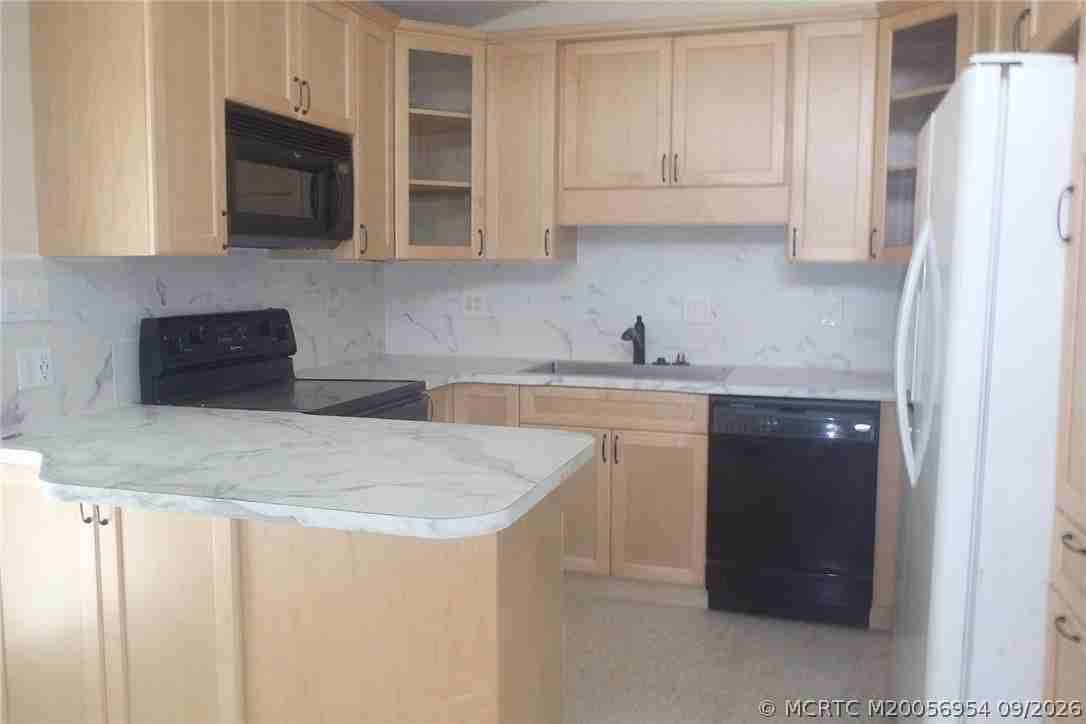 1651 Se 8th St - Photo 4 of 18