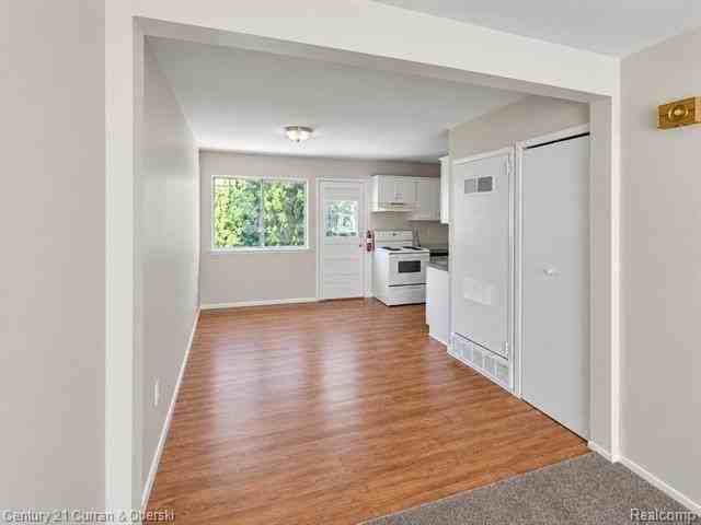 2753 10th St #5 - Photo 4 of 11