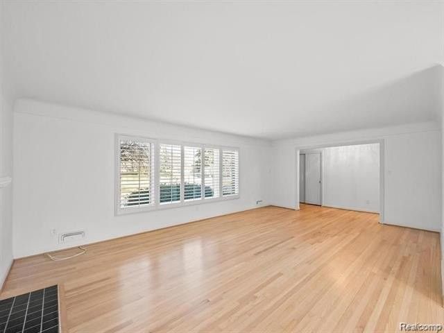3879 Carriage Rd - Photo 7 of 33