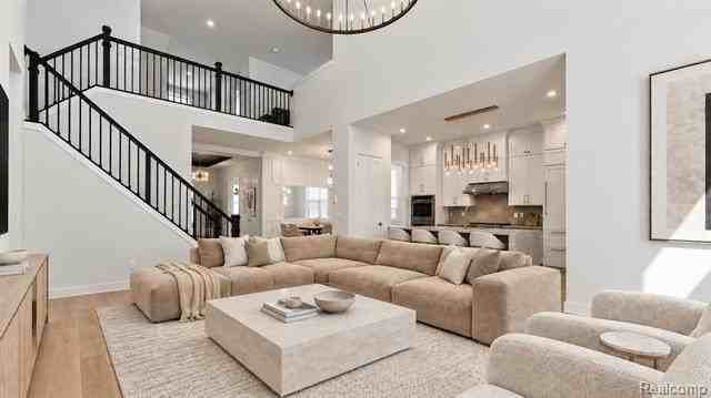 7679 Larchwood Dr - Photo 3 of 26
