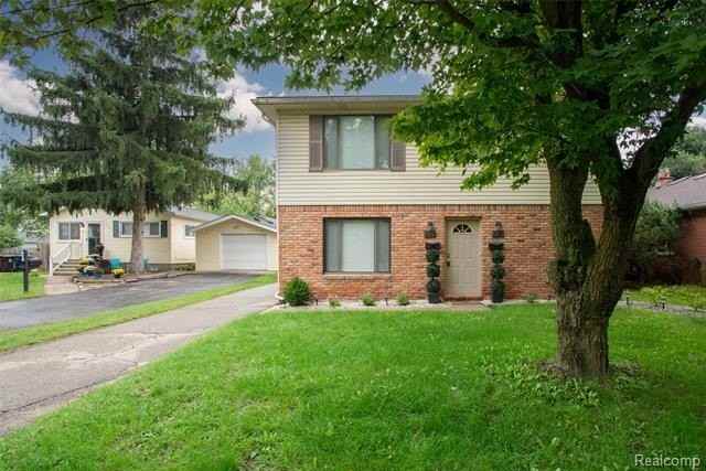 677 Karmada St - Photo 4 of 22