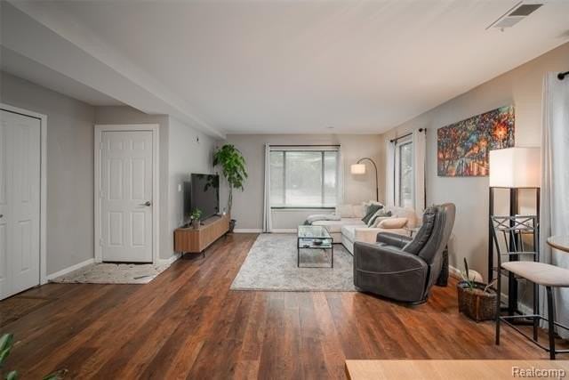 677 Karmada St - Photo 5 of 22