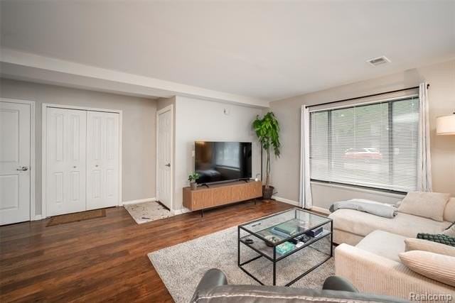 677 Karmada St - Photo 6 of 22