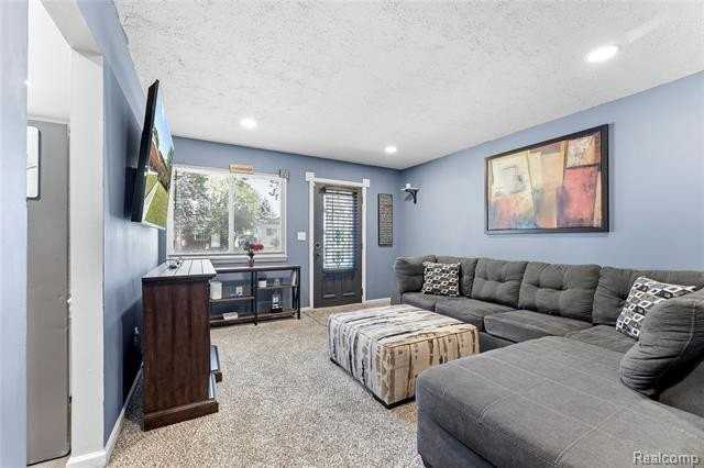 4602 Katherine St - Photo 3 of 22