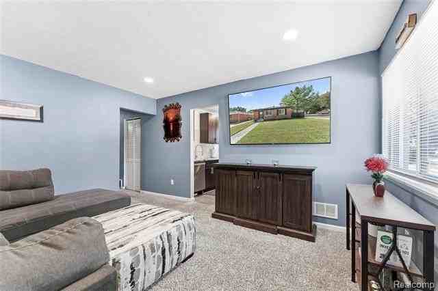 4602 Katherine St - Photo 4 of 22