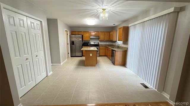 216 Biltmore Dr - Photo 5 of 22