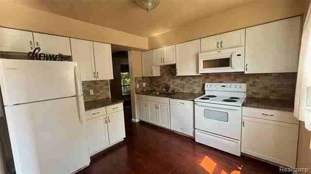 5043 Buckingham - Photo 2 of 17