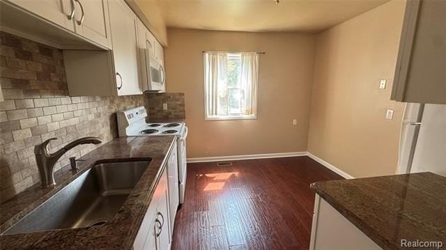 5043 Buckingham - Photo 3 of 17