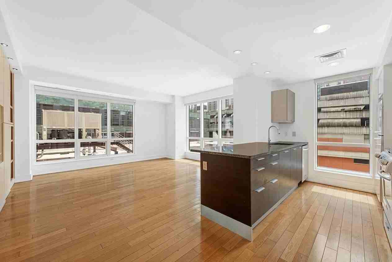 350 W 42nd St - Photo 2 of 10
