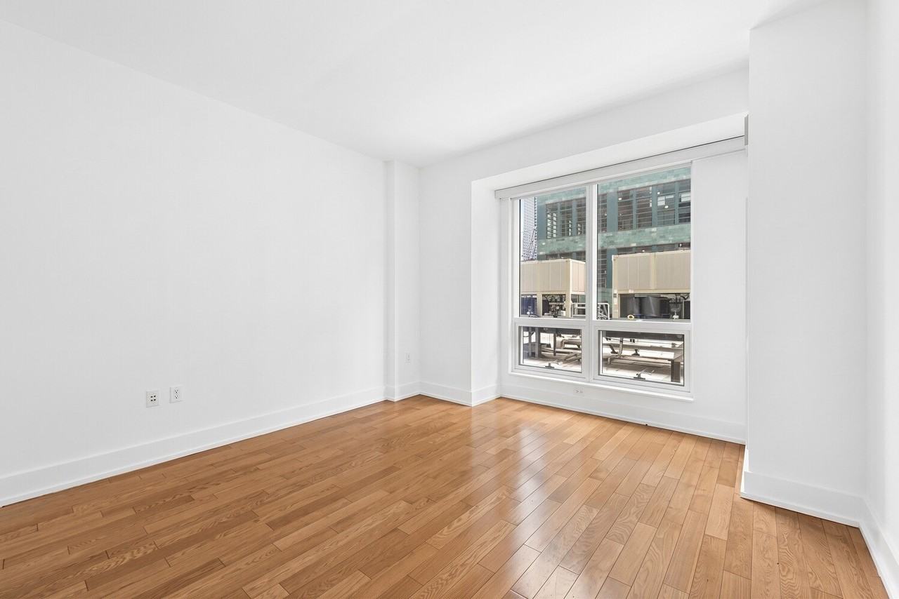 350 W 42nd St - Photo 3 of 10