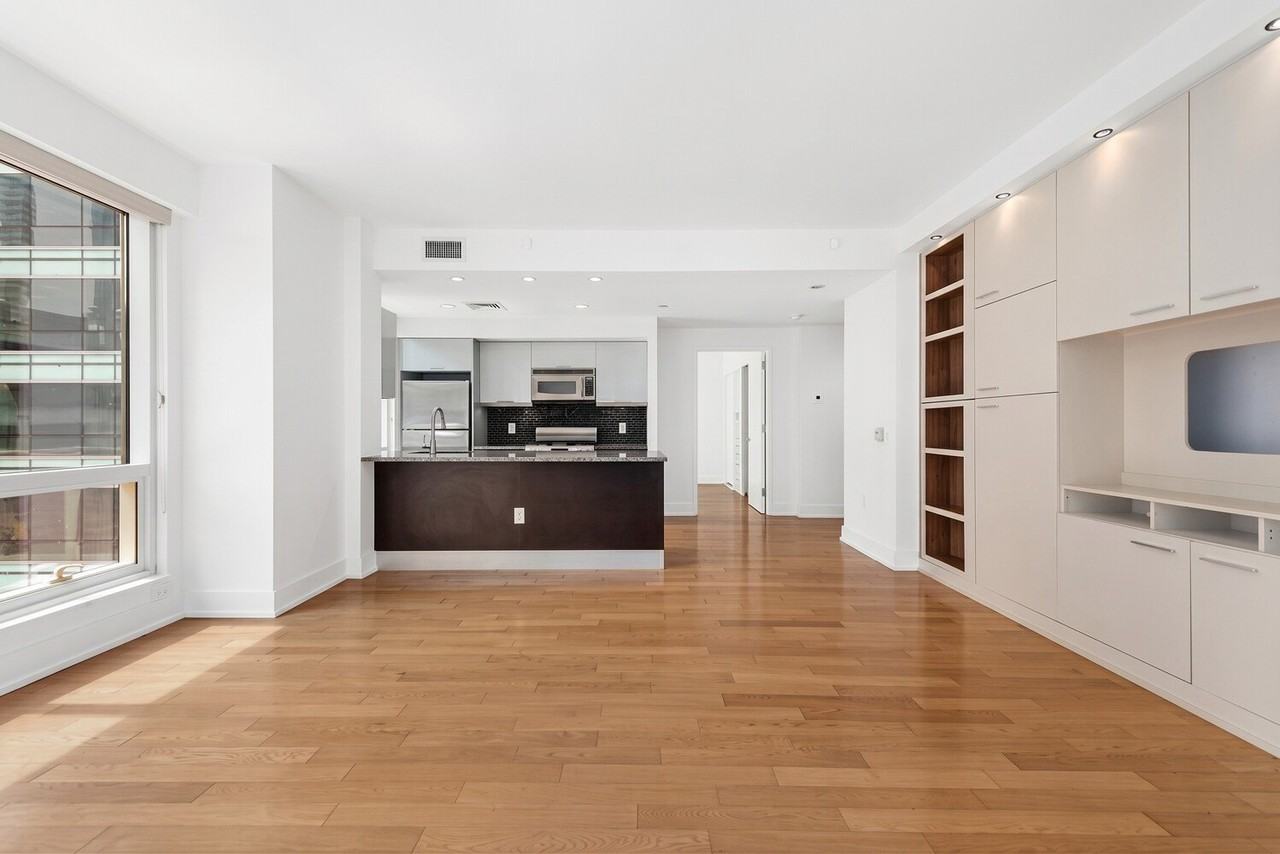 350 W 42nd St - Photo 4 of 10
