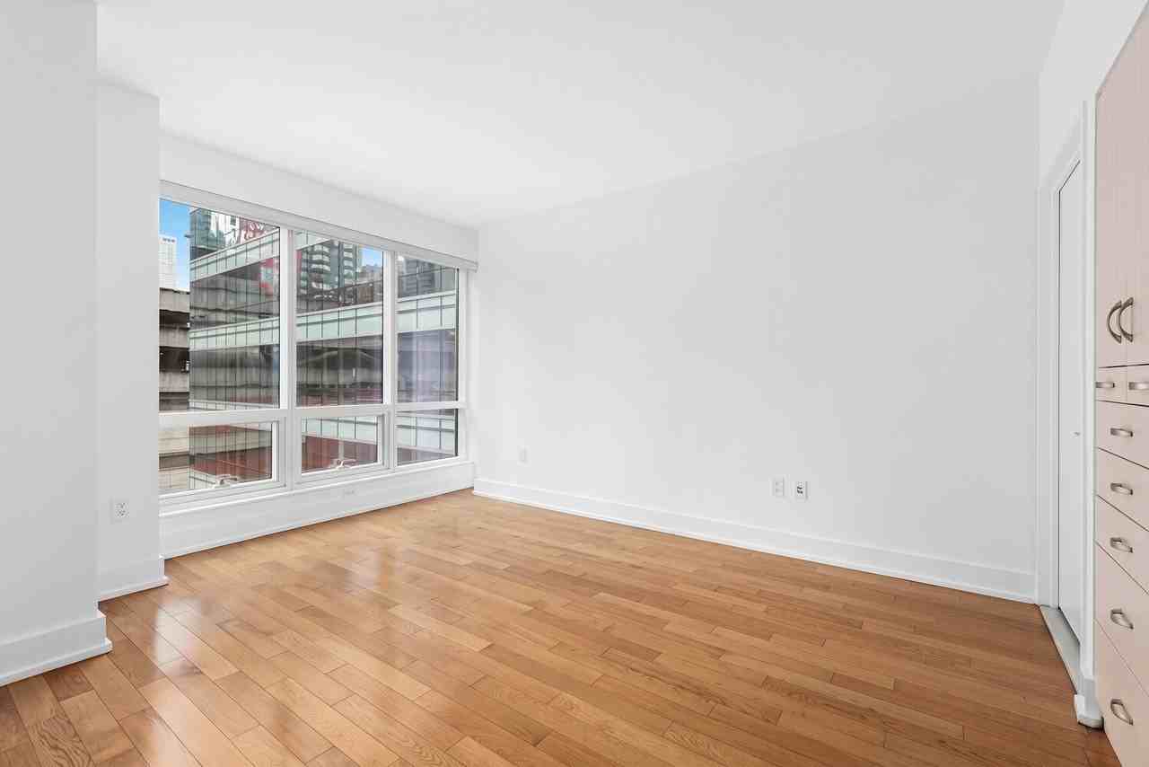 350 W 42nd St - Photo 5 of 10