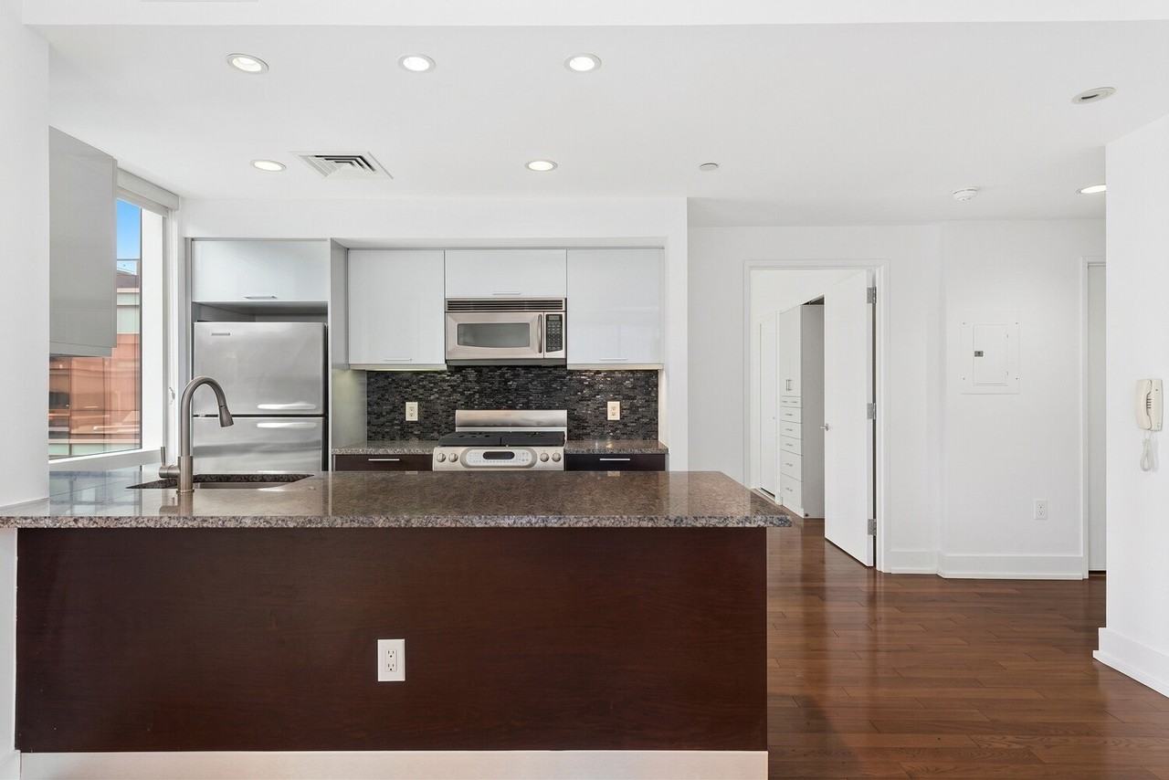 350 W 42nd St - Photo 6 of 10