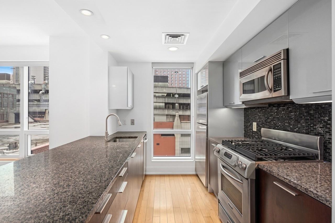 350 W 42nd St - Photo 7 of 10