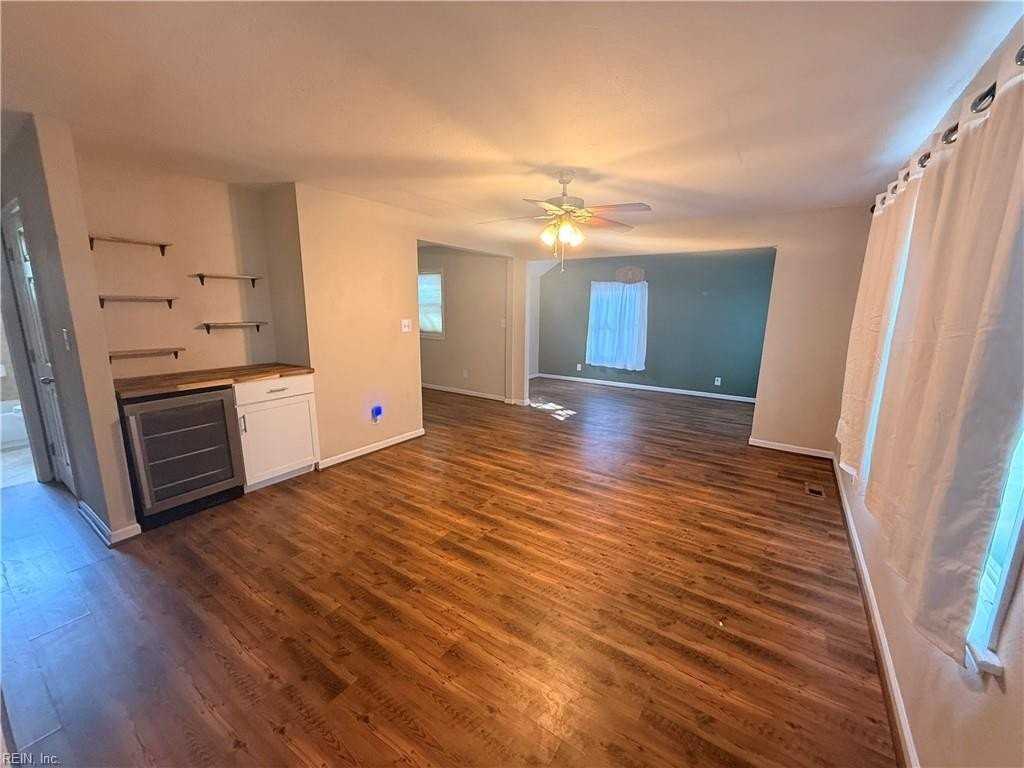 416 Melville Rd - Photo 4 of 22