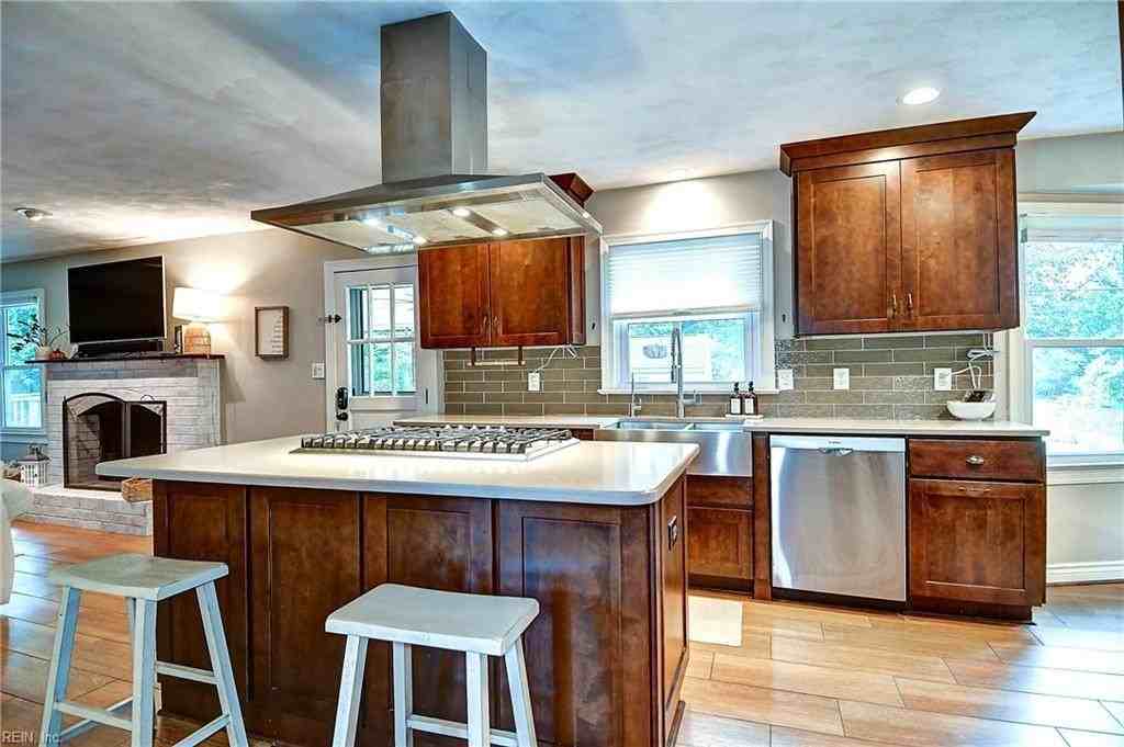 1133 Cresthaven Ln - Photo 4 of 23