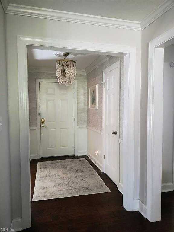 702 Aguila Dr - Photo 2 of 32