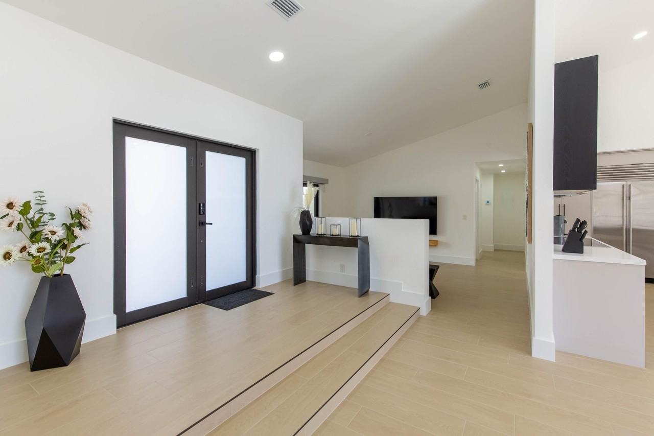2281 Seaford Dr - Photo 4 of 32