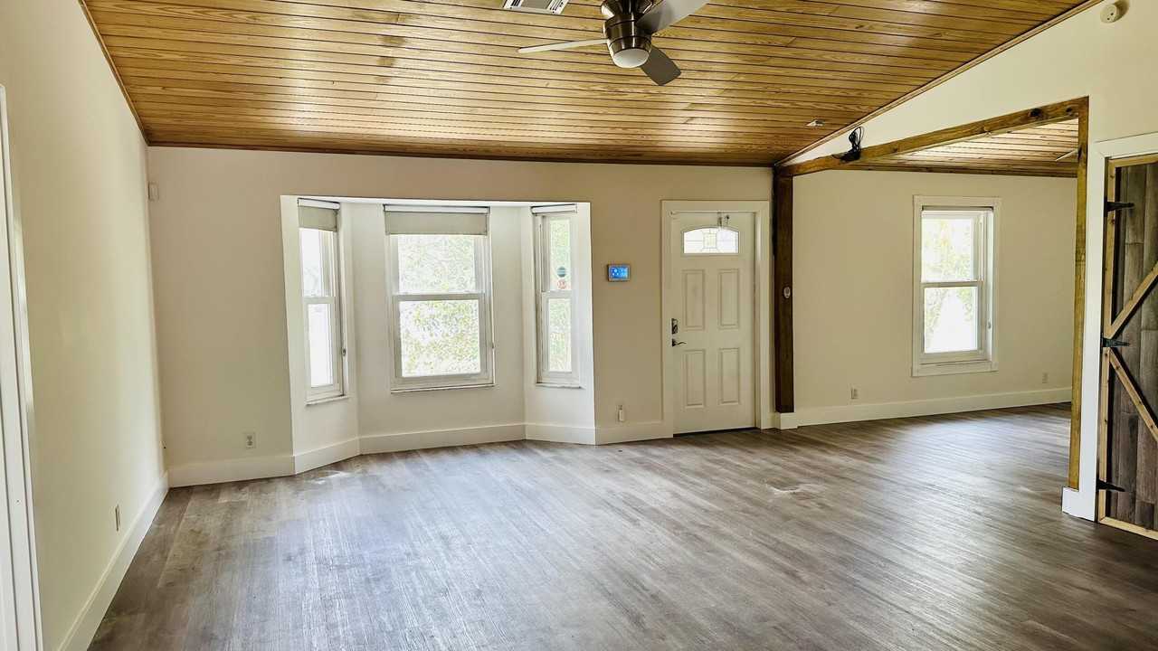 18020 46th Ct N - Photo 5 of 44