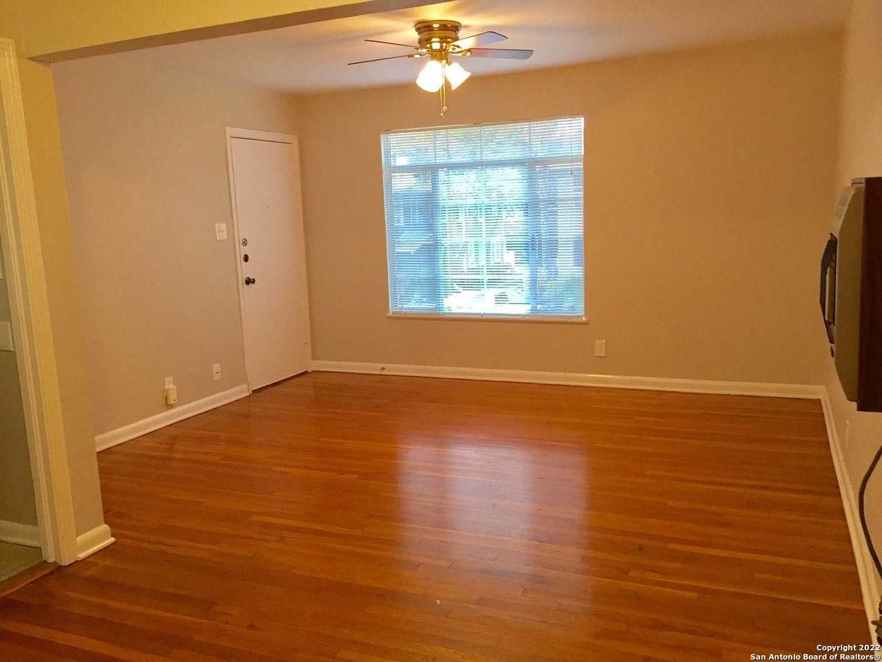 710 W French Pl #3 - Photo 5 of 13